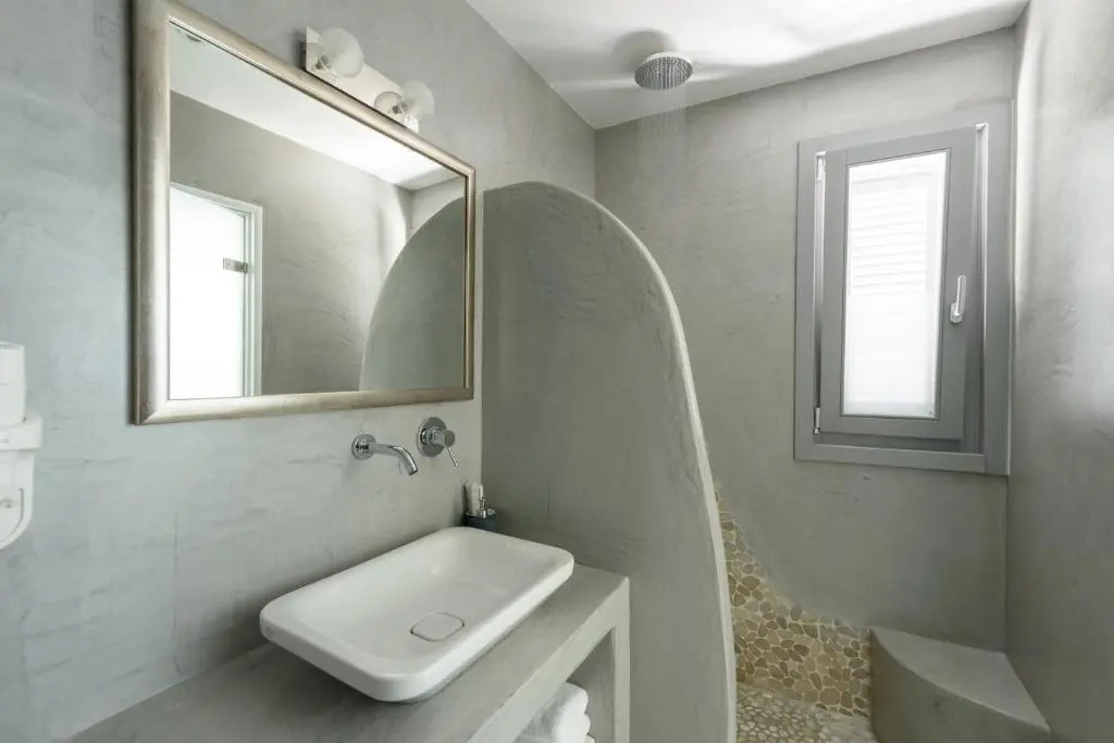 Enalion White Suites Oia
