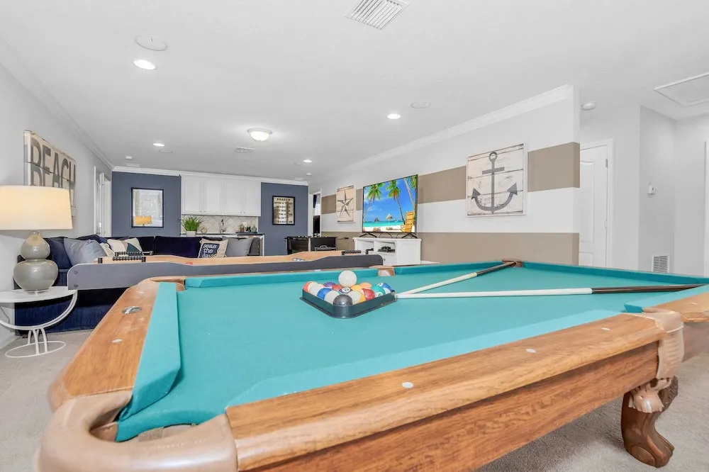Sleek Home With Big Pool Area and Game Room, CDC Cleaning Standards #8ws105