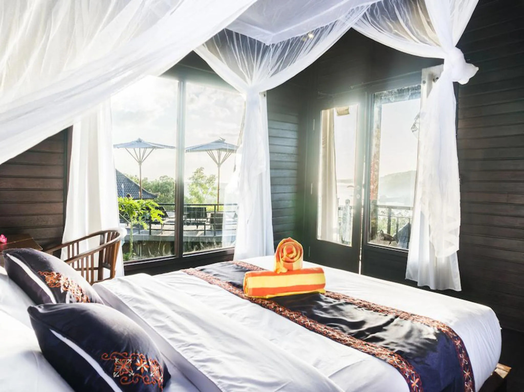Sunrise Huts Lembongan
