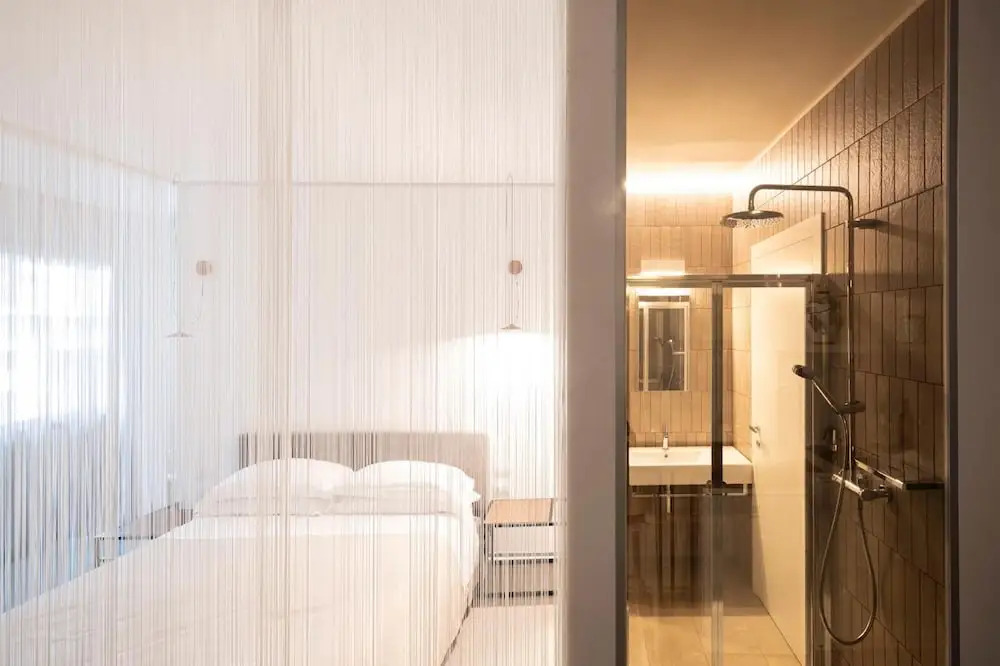 Alkamuri Posh Hotel Spa - 102 Suite Deluxe