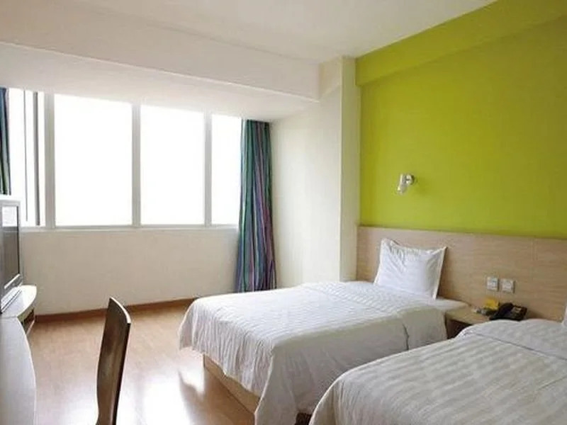 7 Days Premium· Changchun Renmin Street Pingquan Road