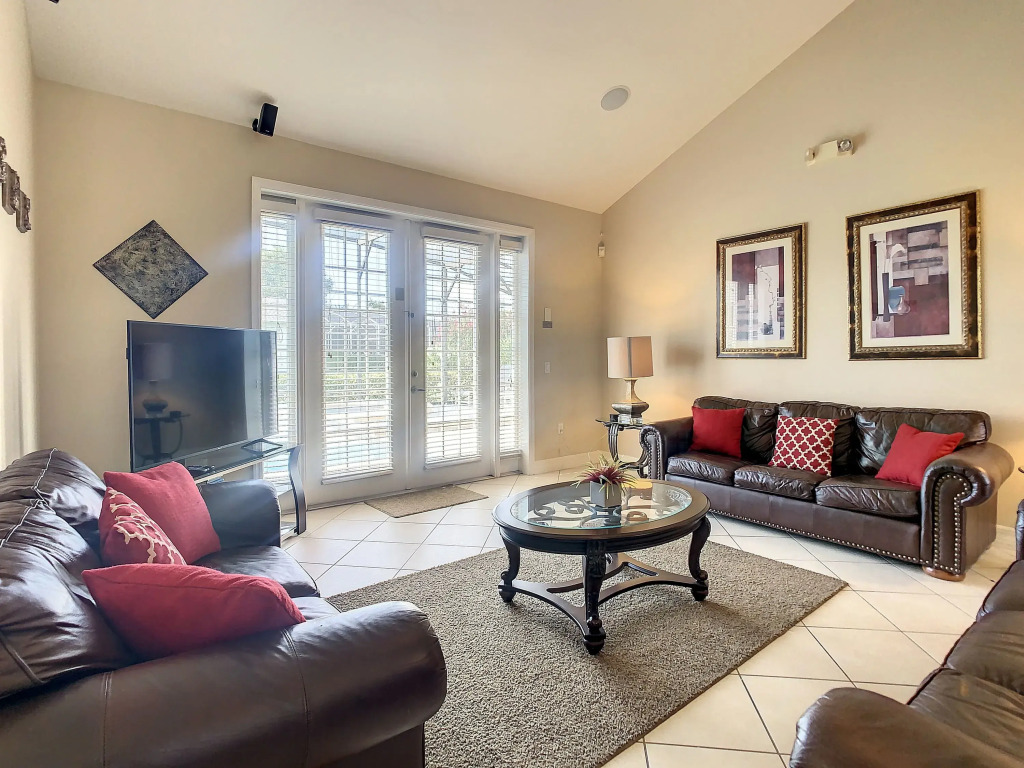 Fantastic 7 Bed 6 Bath in Prestigious Gated Comm