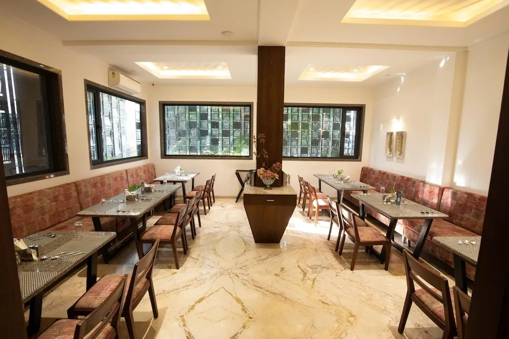 Tripli Hotels Shourya Residency