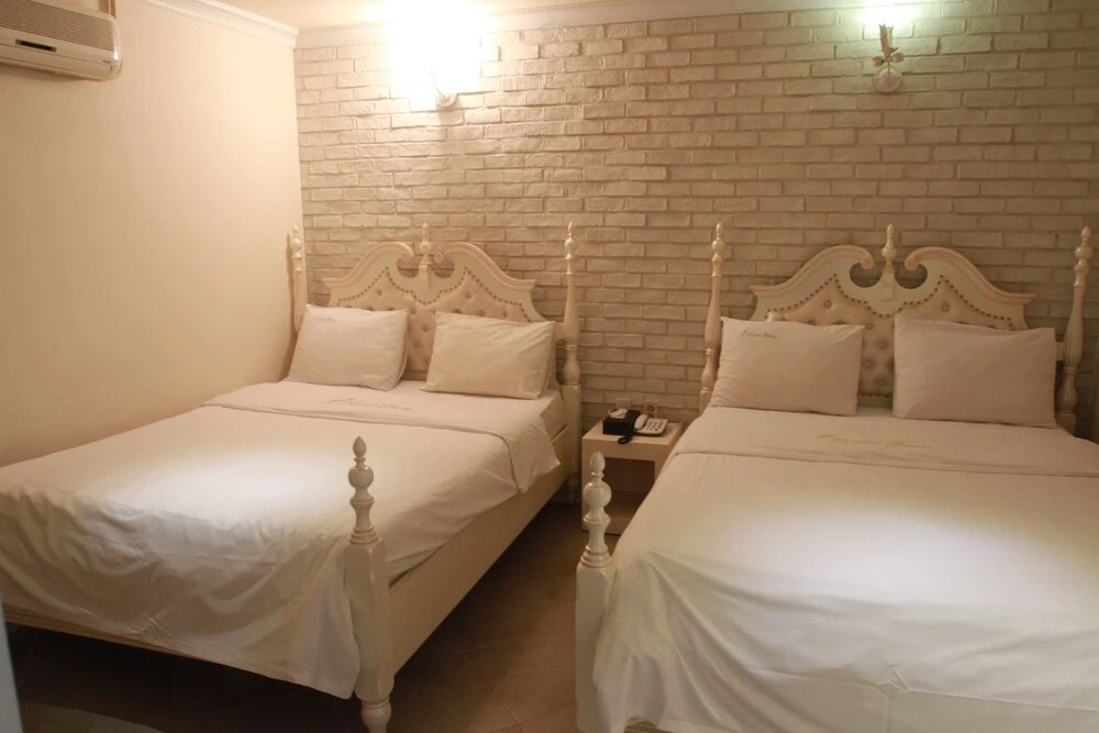 Hotel Story