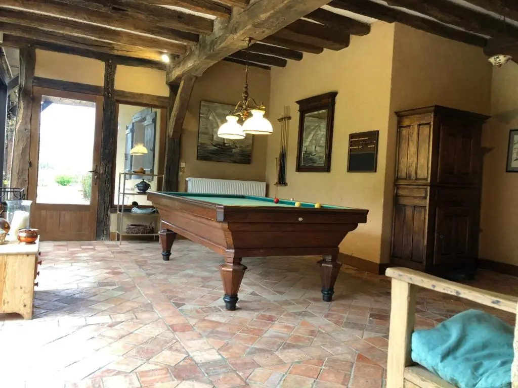 Évasion champêtre : Maison avec piscine, tennis, et étang au cœur de 50 hectares de forêt - FR-1-410-307