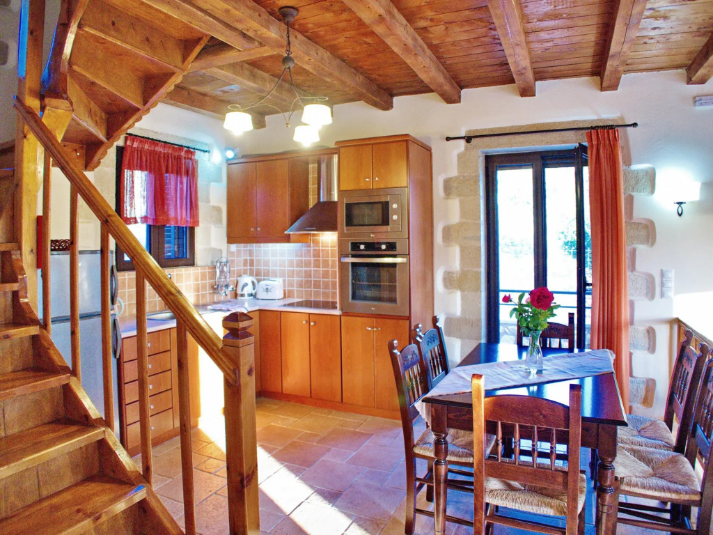 Villa Zara in Plaka With 3 Bedrooms and 3 Bathrooms