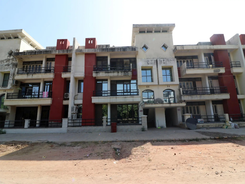 OYO 23221 Amigos Suites