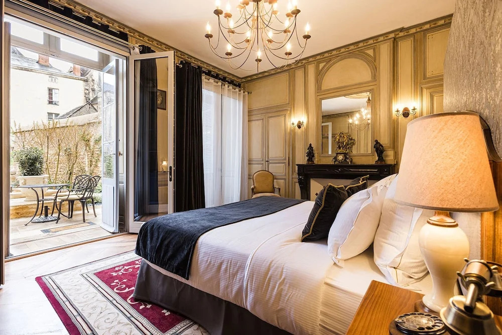 LE PETIT MANOIR
