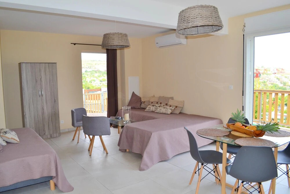 Studio in Saint-Gilles Les Bains, with Wonderful Sea View, Enclosed Garden And Wifi - 500 M From the Beach
