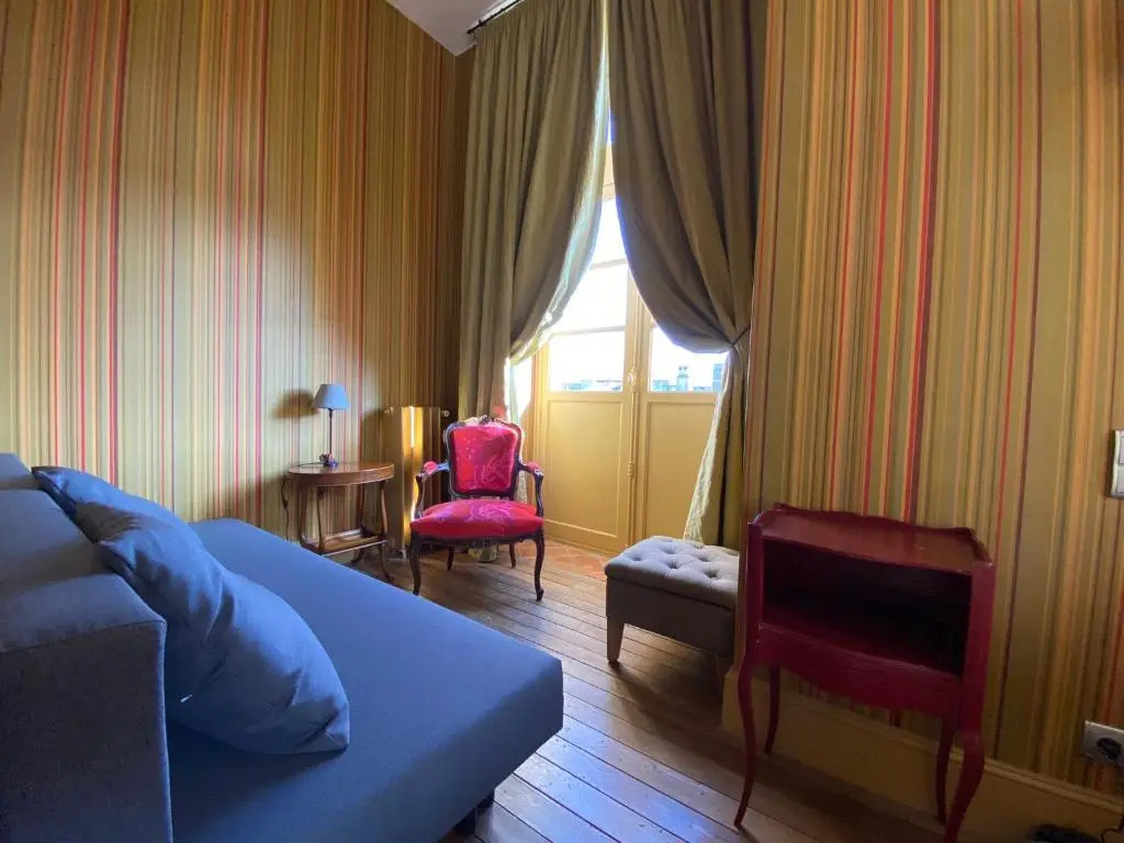 Demeure Saint Louis, Cité 10mn à pieds, PARKING Privé, BORNES 7,2 KW, AC, FULL WIFI