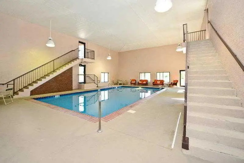 Manchester Heritage Inn & Suites