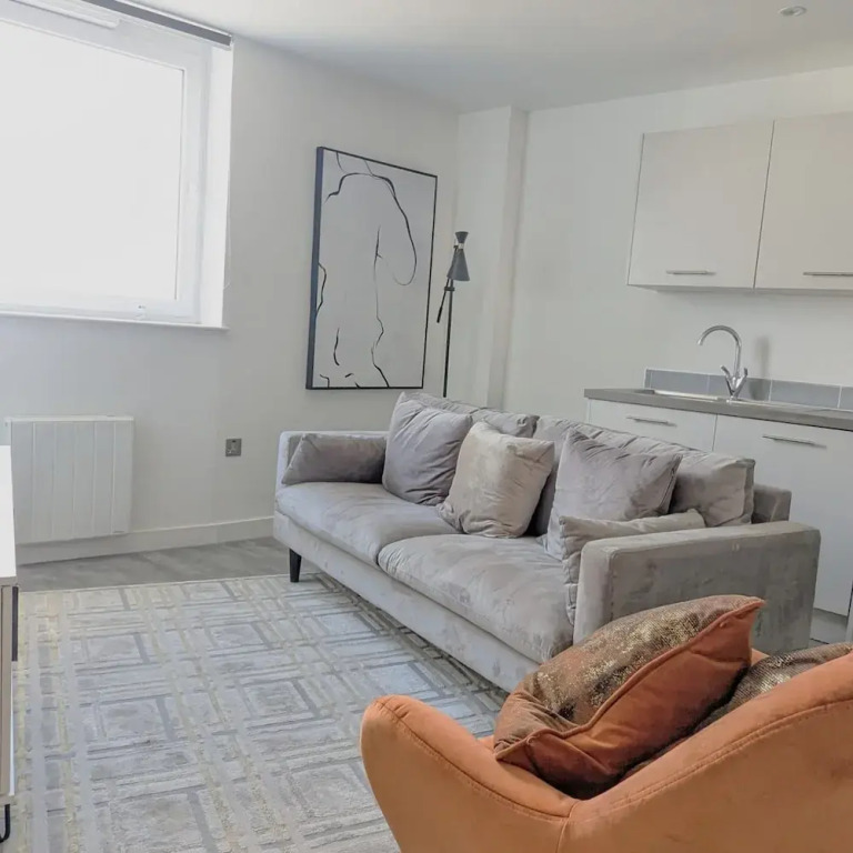 1 Bed With Parking - NEC / BHX / 15 Mins to Bham