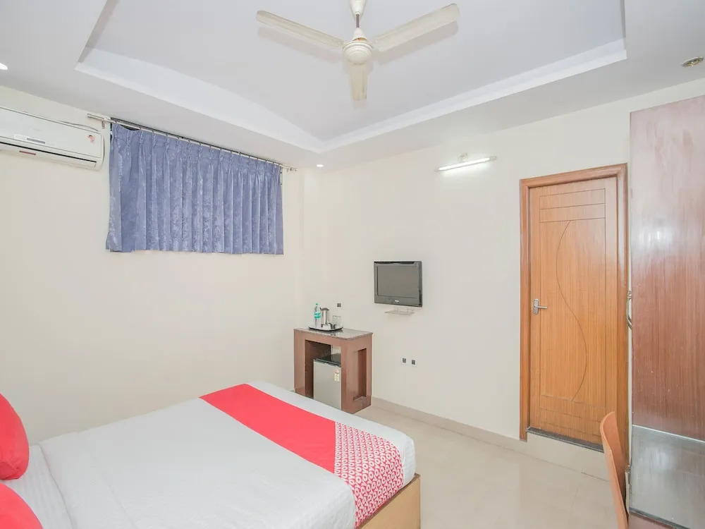 OYO 14204 Regal Residency