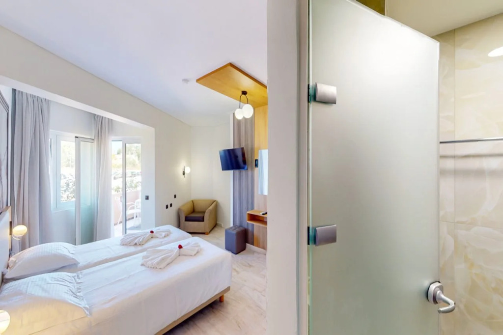 Chrispy Beach Resort, Agia Marina