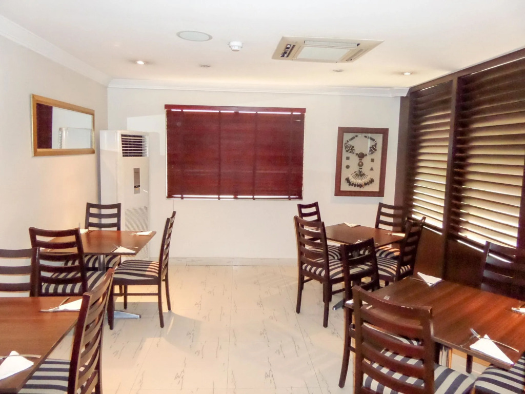S & S Hotel & Suites