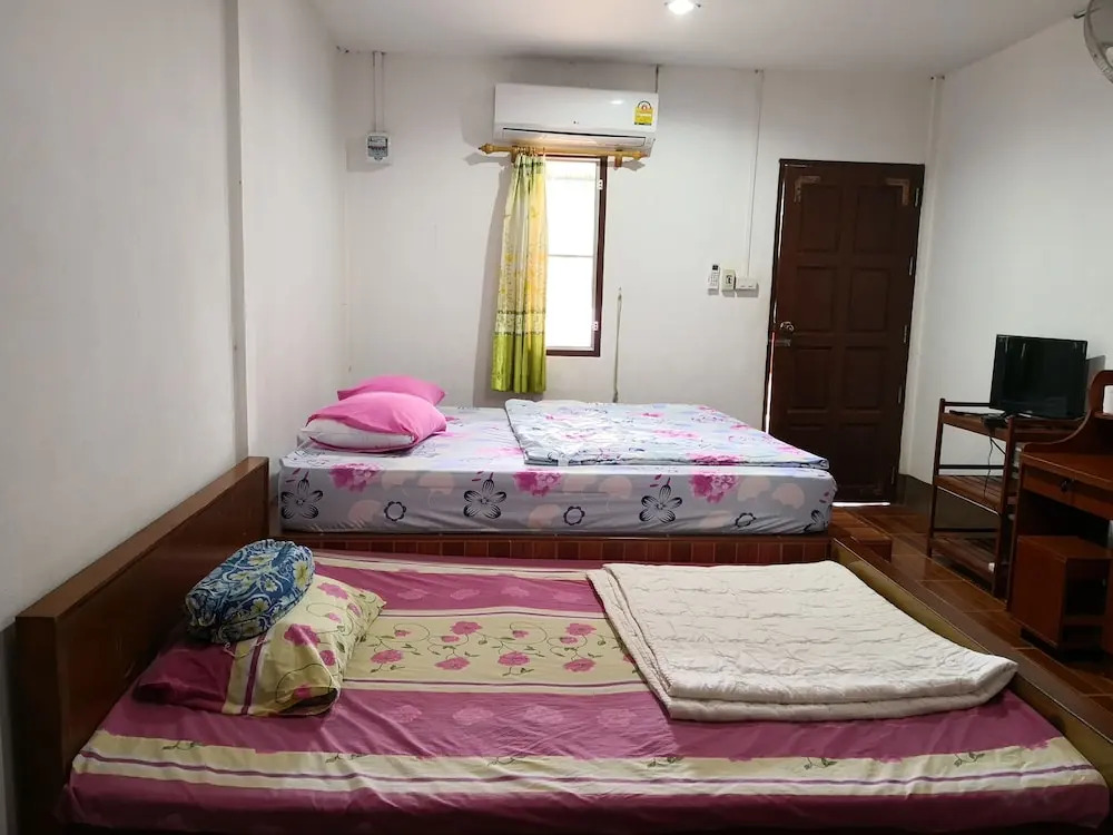 Baan Rimnam Bueng Khong Long