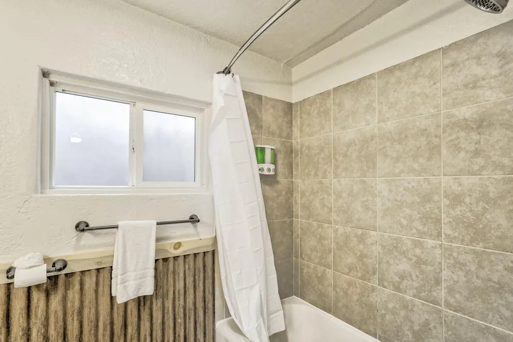 1BD Suitenear Old Colorado City & Hiking!dogs Welcome!