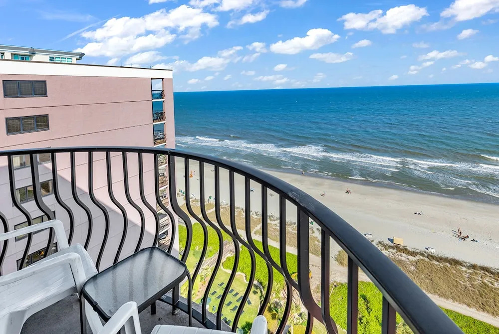 Luxury 3BR at Palms by Hosteeva