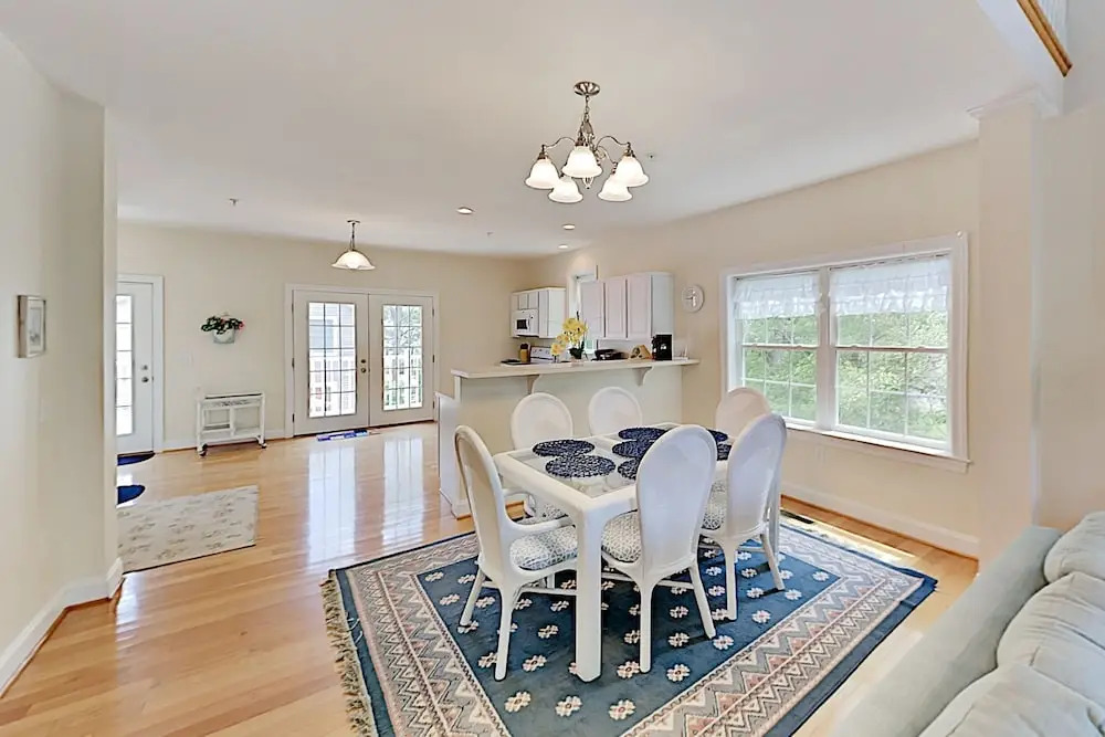 Coastal Getaway W/ 2 Living Areas - Walk To Beach 4 Bedroom Home