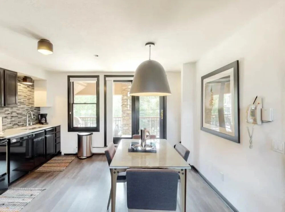 Premier Ski in, Ski-out 1 Bedroom Condo With Spectacular Views, Heated Outdoor Pool and Hot Tub, Short Walk to Village
