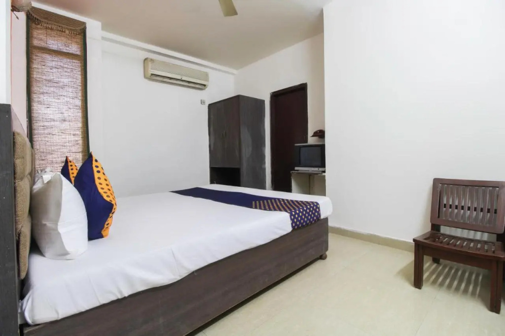 Goroomgo Viren Pacific Agra