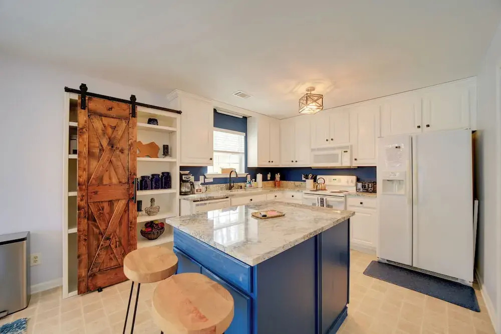 Cozy Sapphire Resort Home w/ Deck & Mountain Views