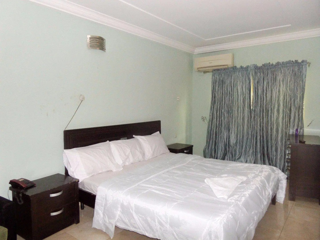 Emars Hotel & Suites