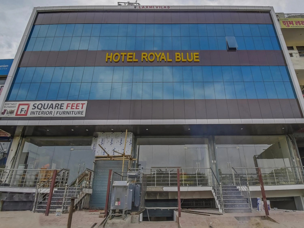 Flagship 62907 Hotel Royal Blue