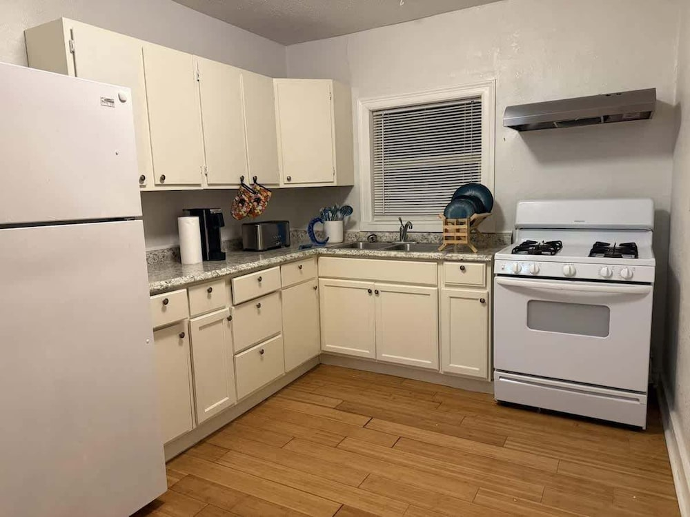 Cozy Church Street Apartment In Historic Galveston 2 Bedroom Apts