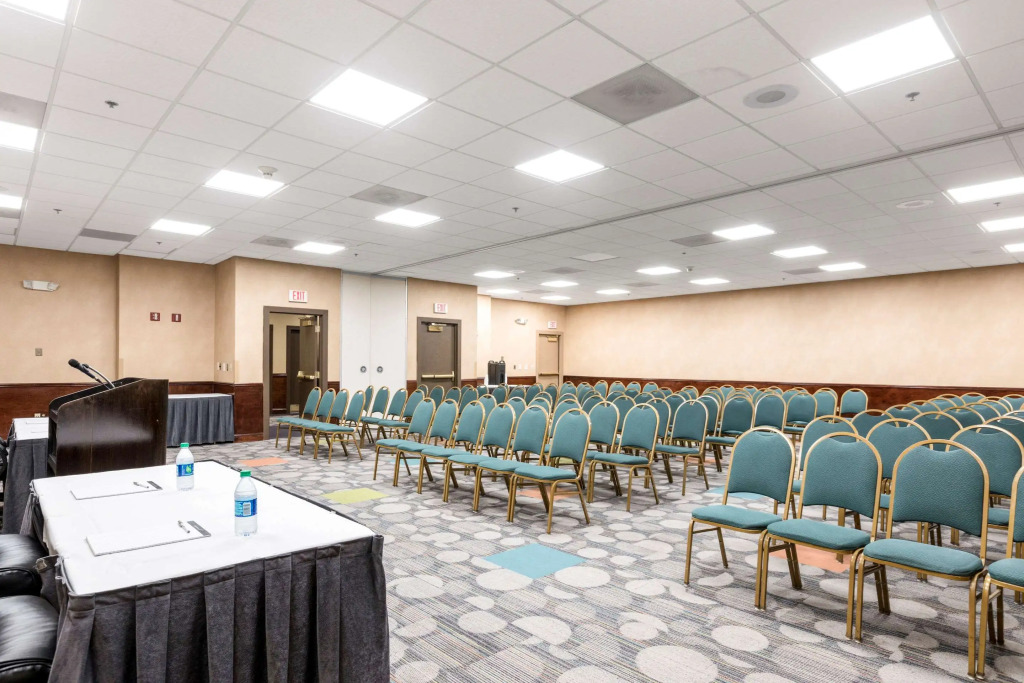Clarion Hotel Detroit Metro Airport
