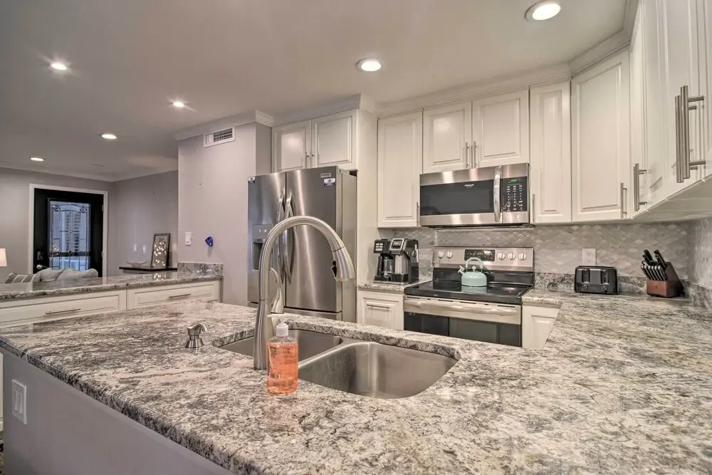 Elegant FL Condo w/ Pool: Walk to Madeira Beach!