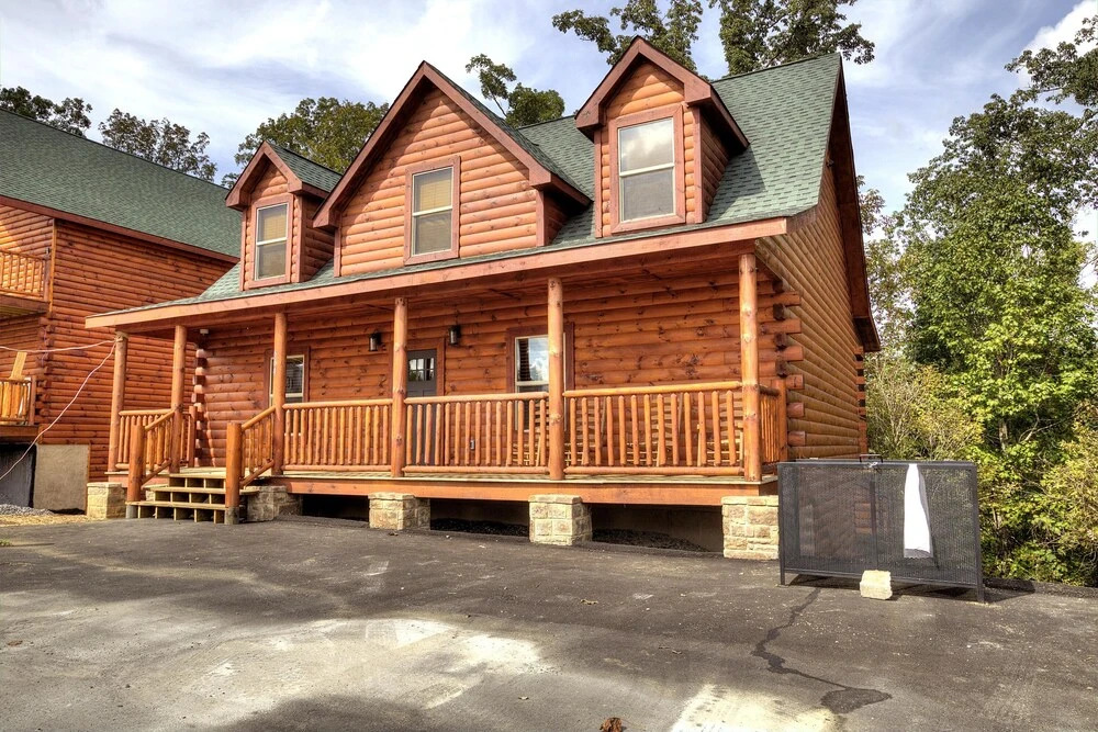 DT 2 Brand NEW Cabins 2 Pools 2 HOT Tubs ETC