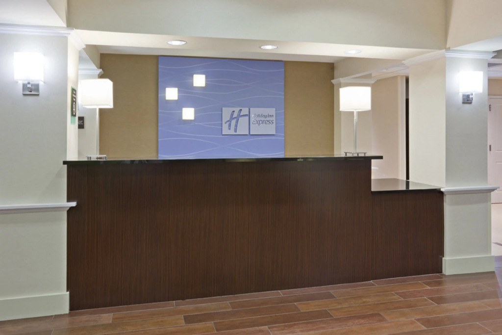 Holiday Inn Exp Stes Rogers by IHG