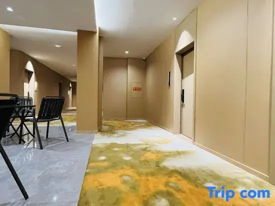 Squirrel Smart Hotel (Foshan Qiandeng Hunan Gui Road Subway Station Branch)