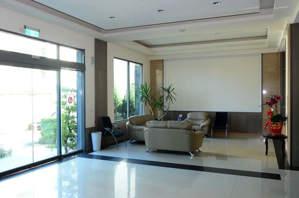 Yi Da Lakeside Hotel