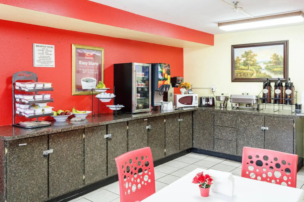 Econo Lodge Inn & Suites Virginia Beach - Norfolk