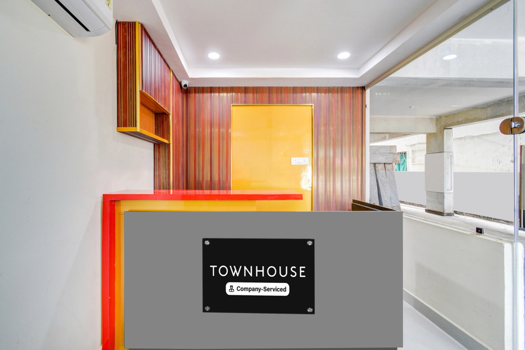Townhouse Oak Kamineni Bus Stop