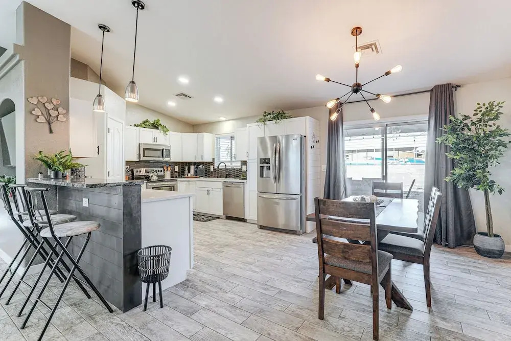 3 Mi to London Bridge: Home w/ Patio & Grill!