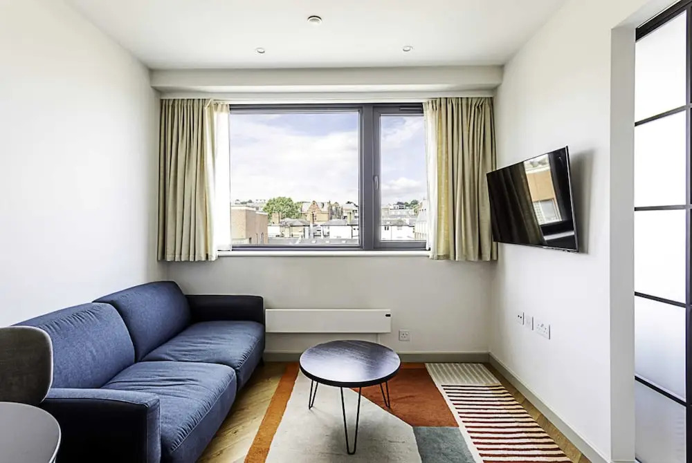 1-bed Apartment: Close to Wimbledon Station