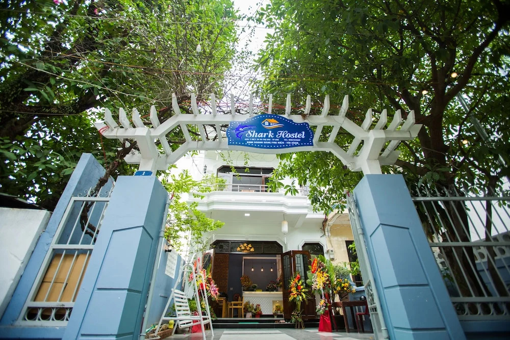 SHARK HOSTEL