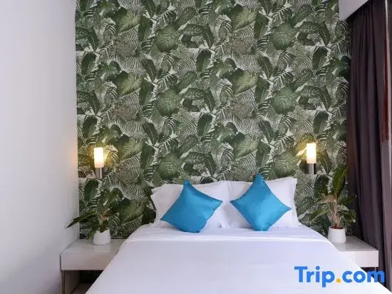 The Lush Apartments & Suites