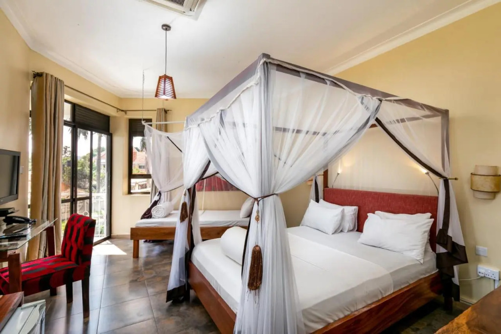 2 Friends Beach Hotel