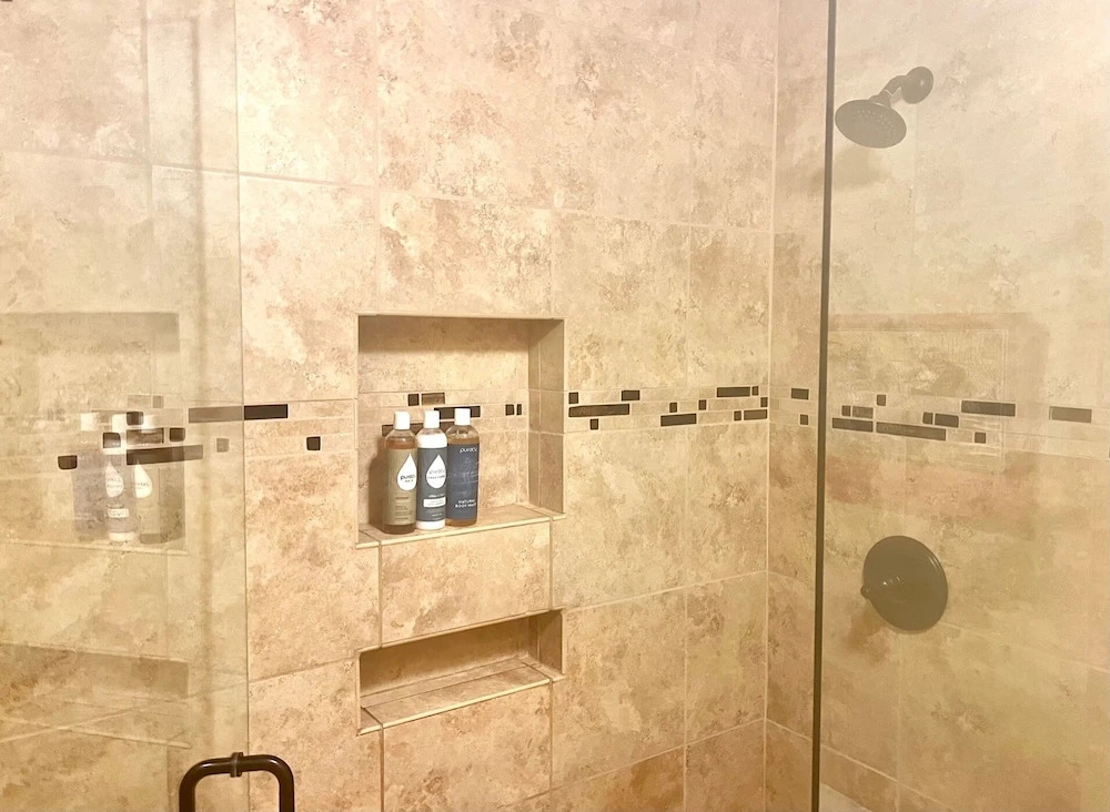 Clean, Cozy Riverside Condo, Walk Everywhere @ Viking Lodge 212 1 Bedroom Condo by RedAwning