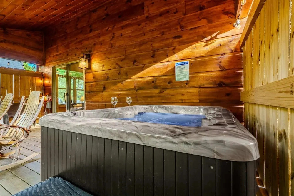 Gatlinburg-2brs-hot Tub-arcade Games-fireplace