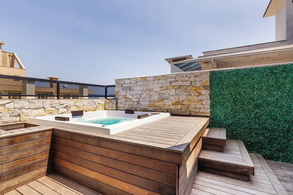 House w/ Gourmet Area, Just 10min From the sea OSH