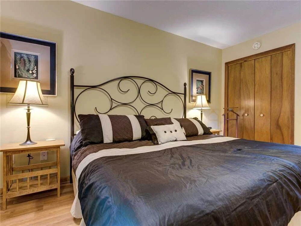 Between Here and There 2 Bedroom Home with Hot Tub