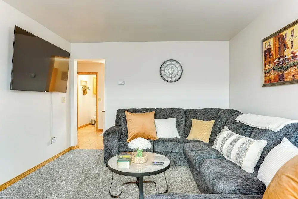 Convenient Townhome 1 Mi to Dtwn Clearfield