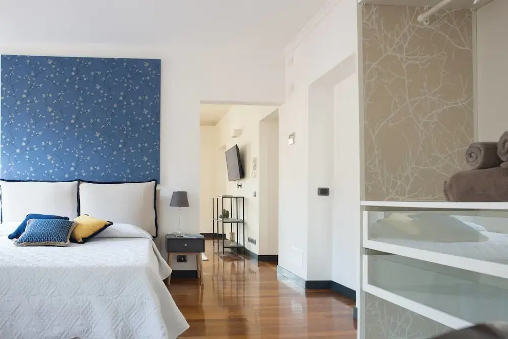 Lake Holiday Como by Rent All Como
