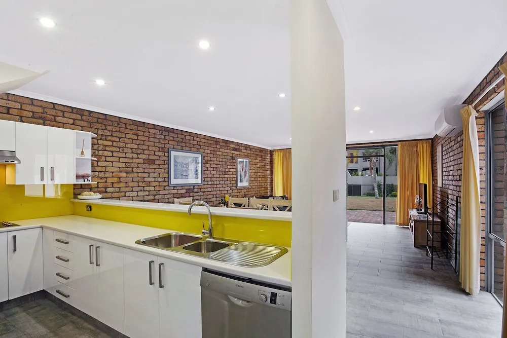 2/ 14 Kurrawa Close