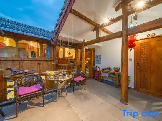 Xingxing Suxu · Snow Mountain Scenic Beauty Stay (The Old Town of Lijiang)